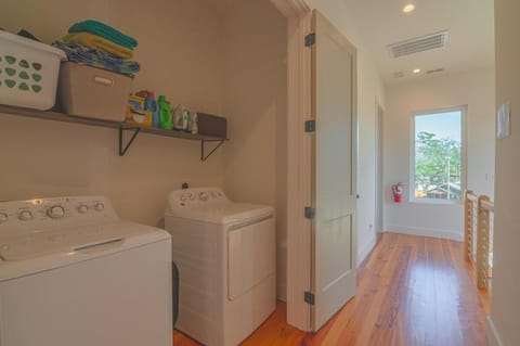 Stunning Views Luxury Design Park Circle&Downtown House in North Charleston