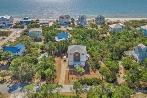 Pelican Point- New construction- Sleeps 11- Pool House in Saint George Island