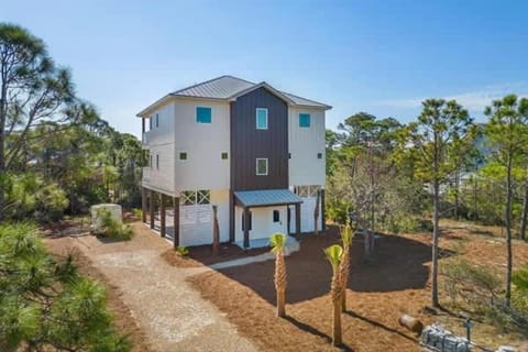 Pelican Point- New construction- Sleeps 11- Pool House in Saint George Island