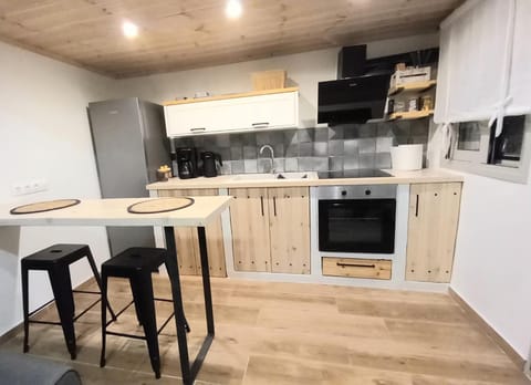 Dining area, oven, stove