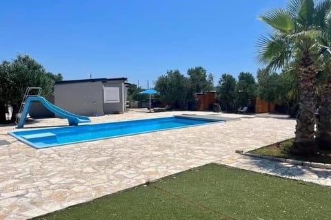 Location, children, Family