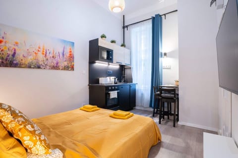 Bed, Kitchen or kitchenette, Dining area, towels