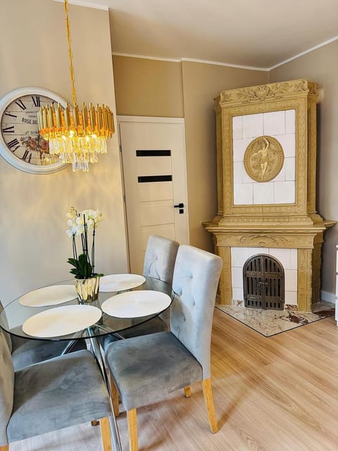 Living room, Decorative detail, Seating area, Dining area