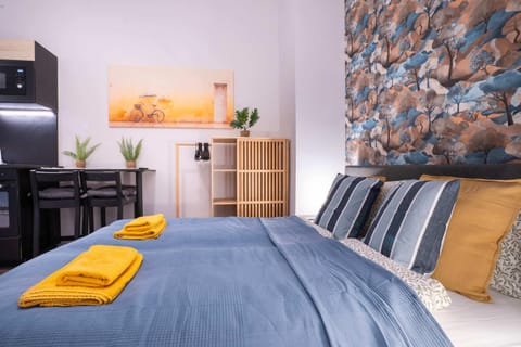Bed, Seating area, Bedroom, towels
