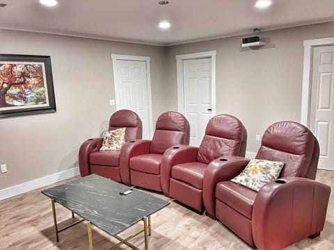 Family Retreat Prime Location in Decatur House in Decatur