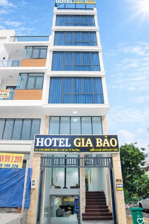Property building, Day