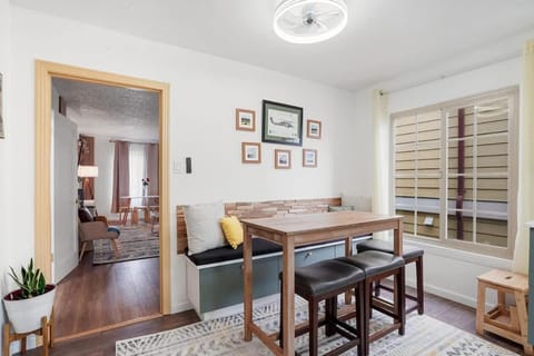 Ocean glimpse from the patio Apartment in Pacifica