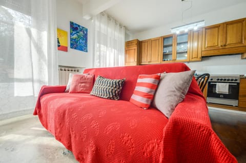 Kitchen or kitchenette, Living room, Seating area