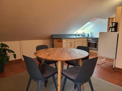 Kitchen or kitchenette, Seating area, Dining area