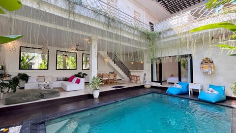 Living room, Swimming pool