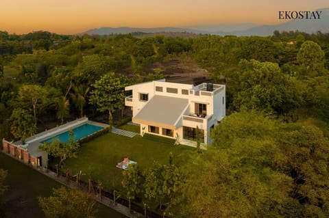 Property building, Day, Natural landscape, Bird's eye view, Mountain view, Pool view, Swimming pool