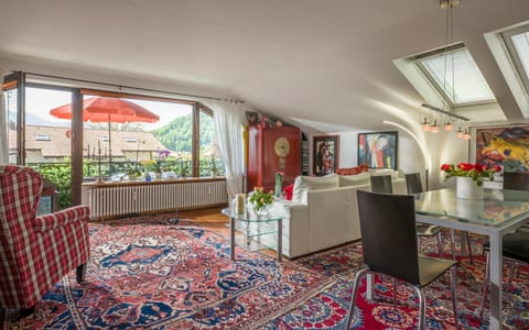 View (from property/room), Balcony/Terrace, Living room, Photo of the whole room, Seating area