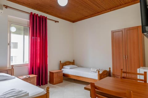 Bed, TV and multimedia, Photo of the whole room, Bedroom, wardrobe