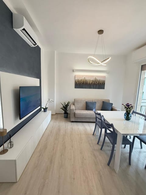 TV and multimedia, Living room, Dining area
