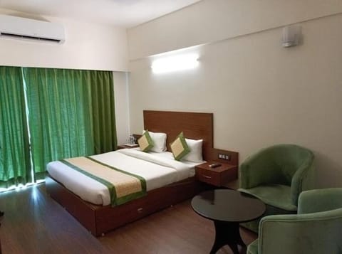 Bed, Living room, Photo of the whole room, Bedroom