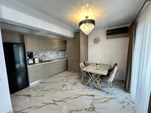 Kitchen or kitchenette, Seating area, Dining area