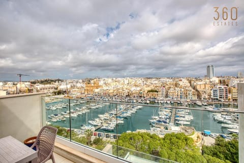 Property building, Day, Activities, Bird's eye view, View (from property/room), Balcony/Terrace, City view, Lake view, River view, Sea view