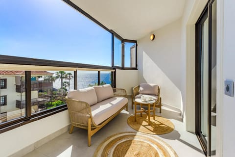 Patio, Day, Natural landscape, View (from property/room), Balcony/Terrace, Seating area, Sea view