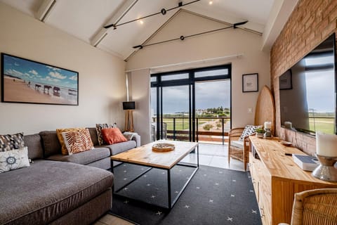 Patio, TV and multimedia, Living room