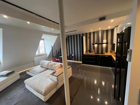 Bed, TV and multimedia, Photo of the whole room