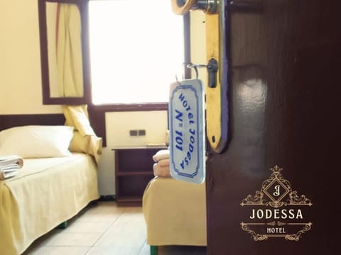 Bed, Property logo or sign, Photo of the whole room, Logo/Certificate/Sign, Bedroom