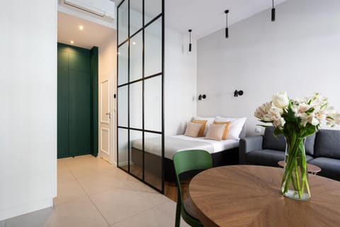 Bed, Living room, Photo of the whole room, Seating area, Bedroom