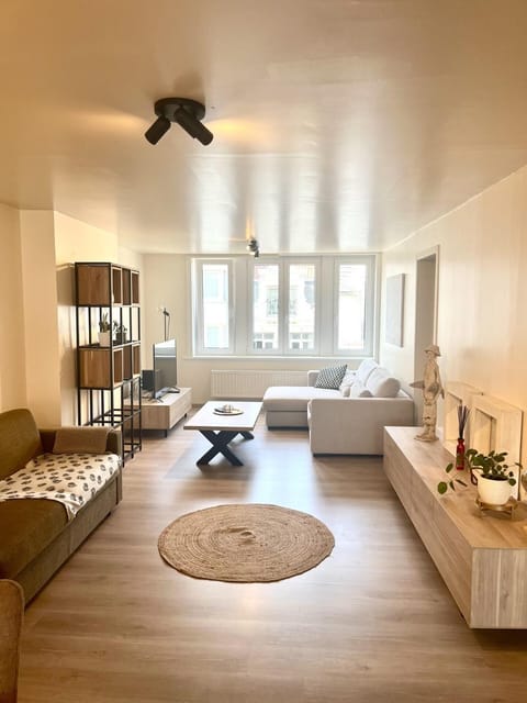 Bed, Living room, Seating area