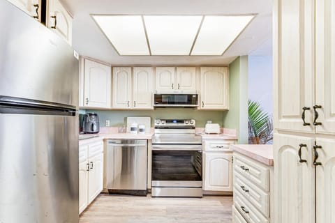 Gulf-View Condo with Beach Access and Patio in Hudson Apartment in Hudson