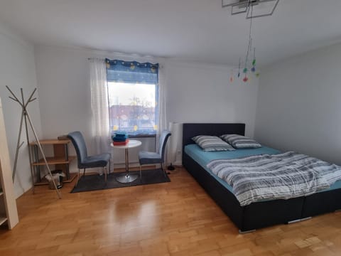 Bed, Photo of the whole room, Seating area, Bedroom