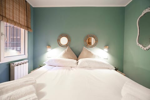 Bed, Photo of the whole room, Decorative detail, Bedroom, furniture, heating, towels