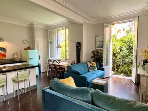 Living room, Seating area, Dining area