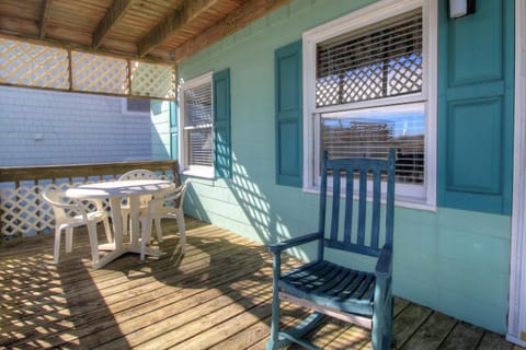 Averette Cottage by Carolina Beach Realty House in Carolina Beach