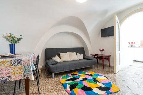 Living room, Photo of the whole room, Seating area