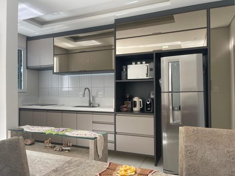 Coffee/tea facilities, Kitchen or kitchenette, stove