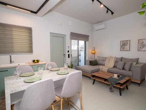 Living room, Seating area, Dining area