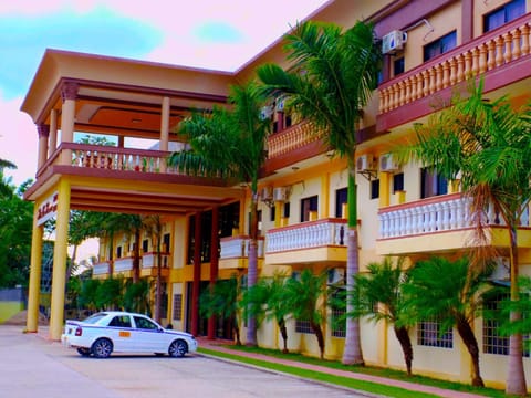 Facade/entrance