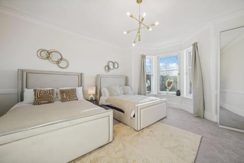 Large Terraced Home with Parking House in Glasgow