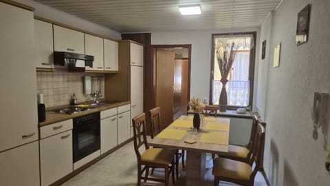 Kitchen or kitchenette, Dining area, oven, pet friendly, stove, toaster