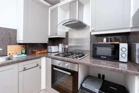 Open Mind Property -2 Bedrooms with FREE parking Apartment in Bournemouth