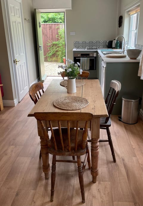 Garden cottage near River Exe House in East Devon District