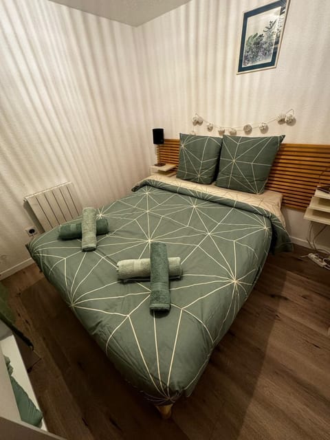 Bed, Bedroom
