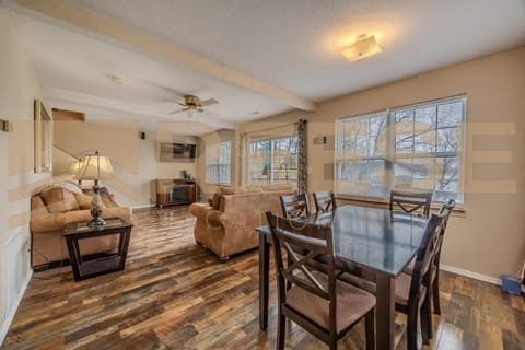 Large Beach Cabin Cabin in Lake of the Ozarks