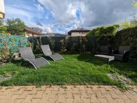 Patio, Garden, sunbed