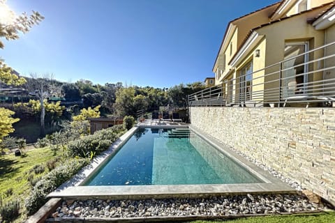 Property building, Garden, Swimming pool