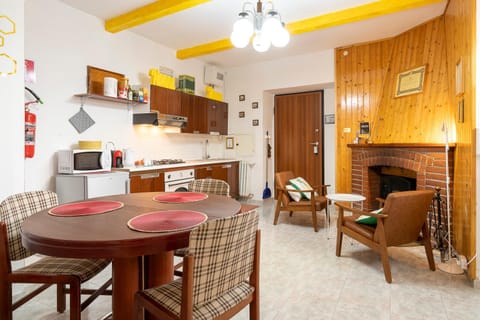 Communal lounge/ TV room, Communal kitchen, fireplace