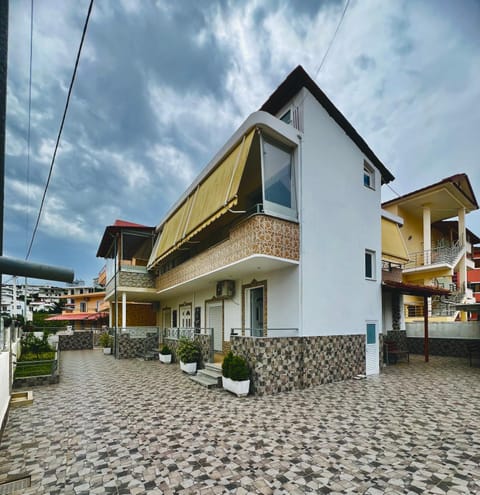 Property building, Neighbourhood
