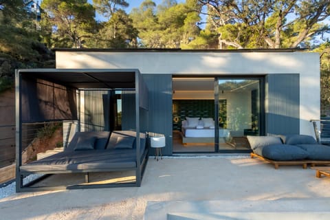 Day, Garden, Garden, Solarium, Balcony/Terrace, Living room, Seating area, Garden view, Mountain view, Pool view, Pool view, Swimming pool, safe, sunbed