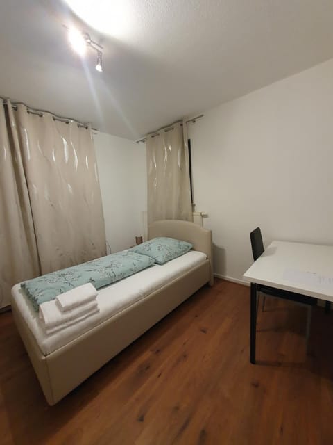 Shower, Toilet, Bed, Coffee/tea facilities, Living room, Photo of the whole room, Seating area, Dining area, Bedroom, Communal kitchen, furniture, furniture, furniture, hair dryier, heating, heating, internet, internet, internet, soundproof, towels, towels, wardrobe