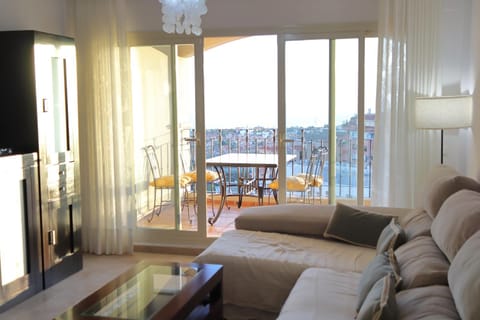 TV and multimedia, View (from property/room), Balcony/Terrace, Living room, Lounge or bar, Seating area, Dining area