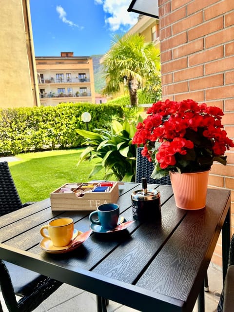Patio, Coffee/tea facilities, Garden view